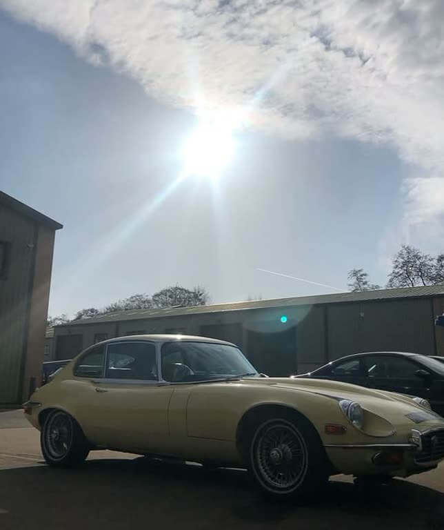 Jaguar E-Type classic car carburettor balance and road test